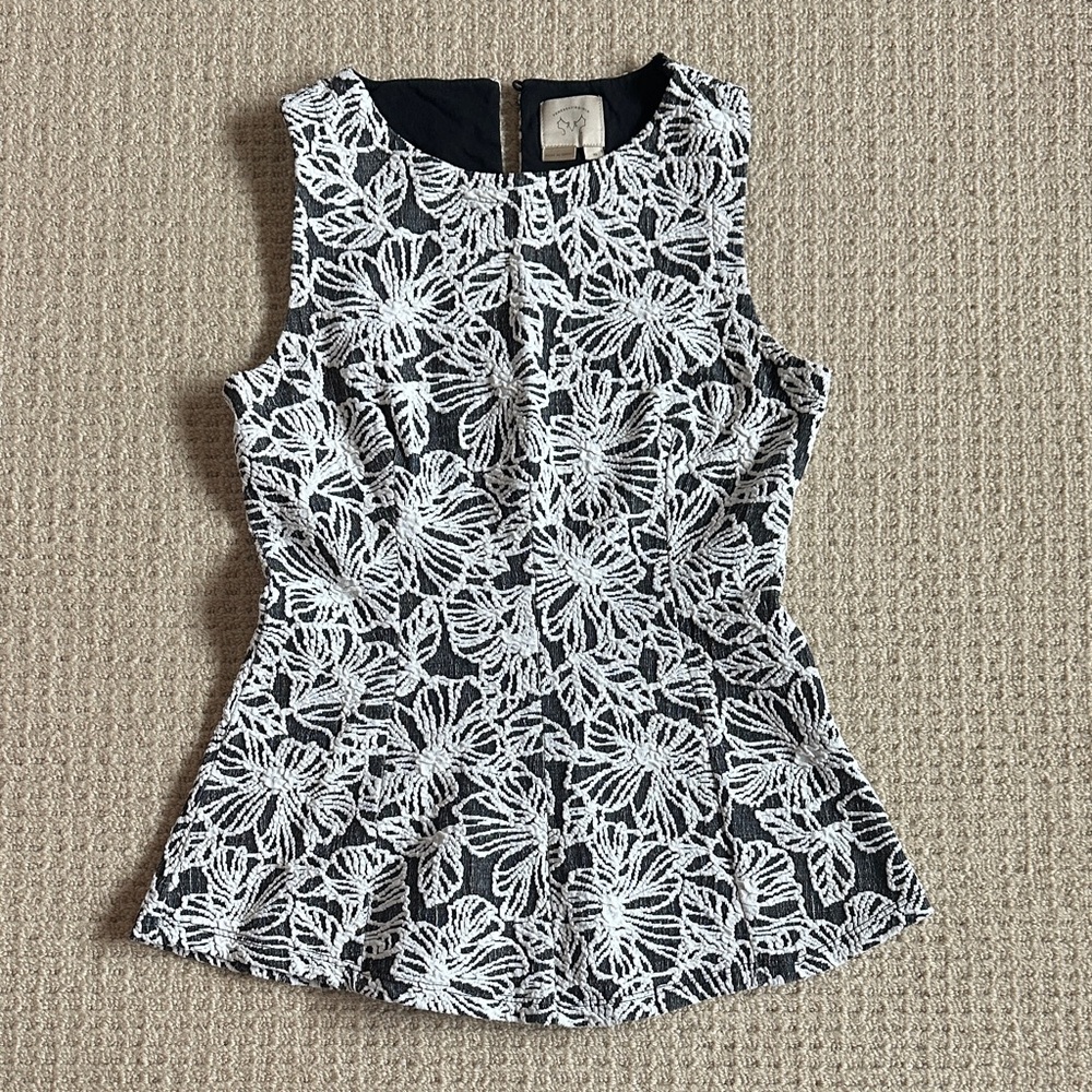Floral Lace Sleeveless Top - Black and White